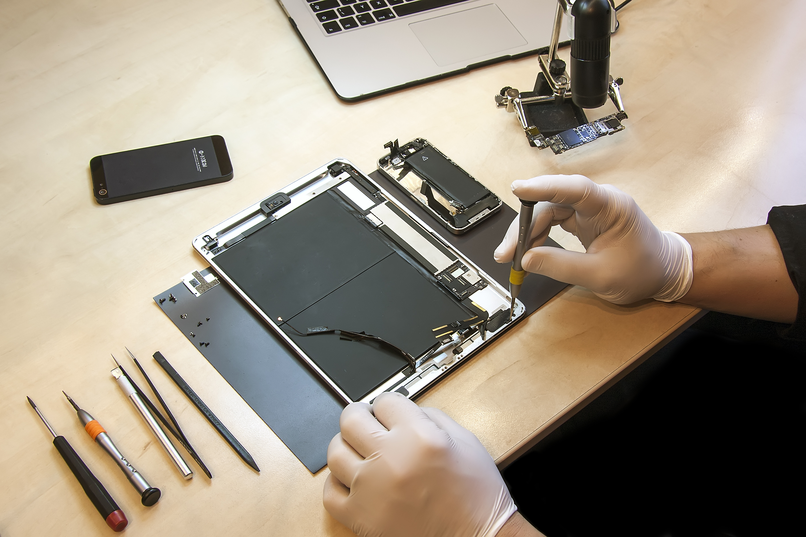 6 Factors to Consider When Choosing an iPad Repair Service